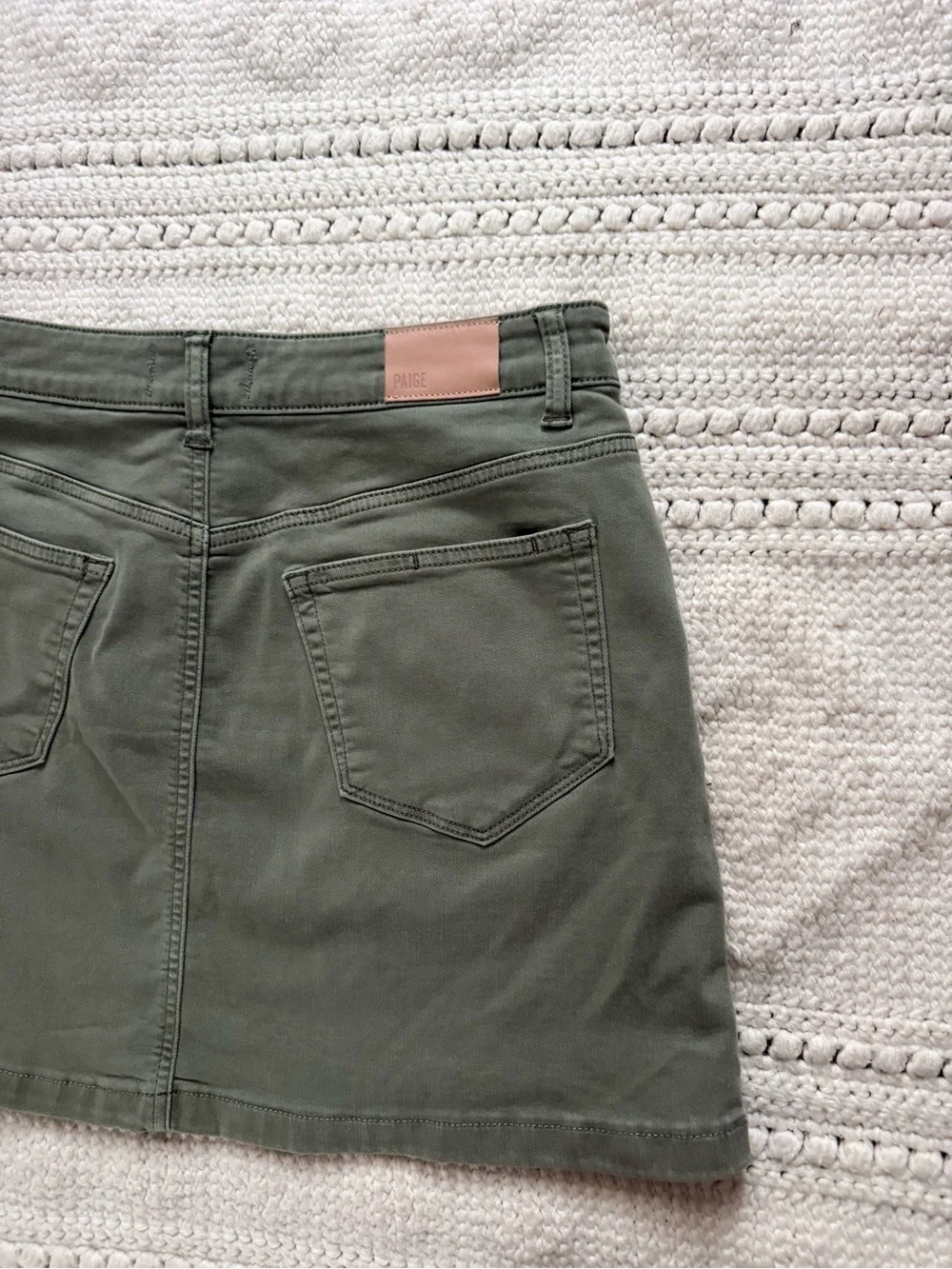 PAIGE excellent unworn